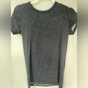 Lululemon run swift tech in rare black speckled color, size 8